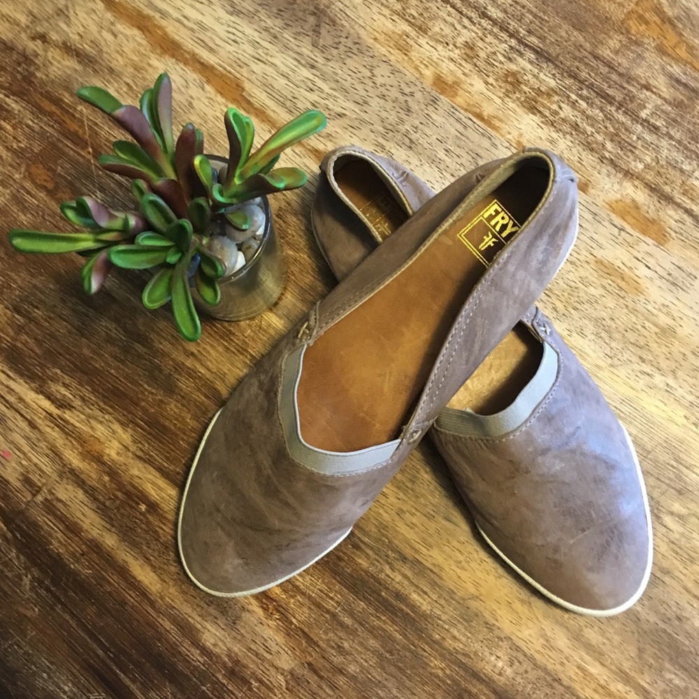 Frye flats